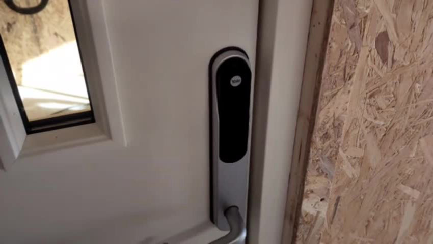 Reversed Yale Doorman V2N smart lock